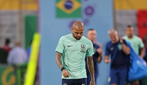 Tatuagem de uma meia-lua é crucial para prisão de Daniel Alves, diz jornal