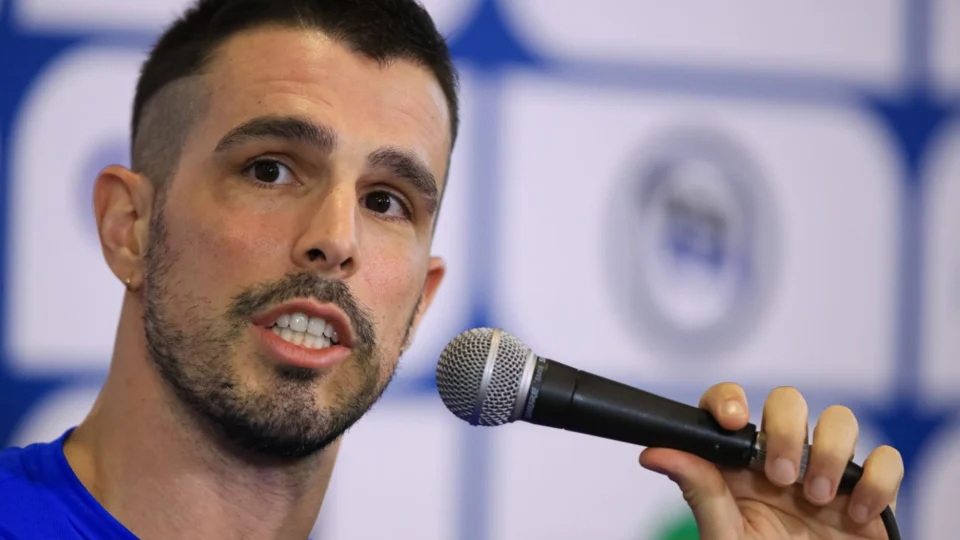 Bruno Fratus quer nova mentalidade da natação brasileira