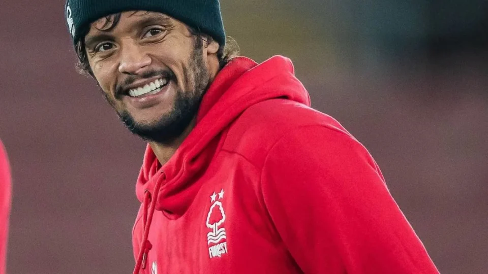 Gustavo Scarpa estreia, Nottingham vence por 1 a 0 e respira no Campeonato Inglês