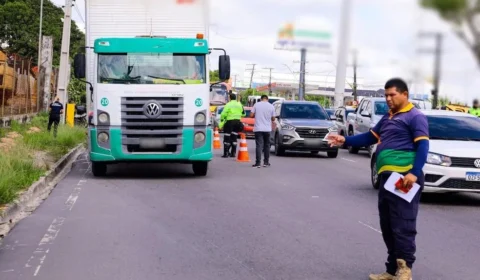 Manaus restringe a circulação de veículos pesados em principais avenidas e ruas