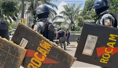 Tropas de segurança começam retirada de bolsonaristas do CMA, no AM; veja fotos