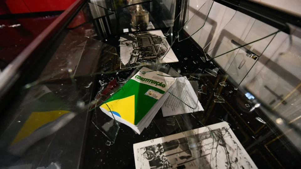 Réplica da Constituição será devolvida ao STF nesta sexta-feira