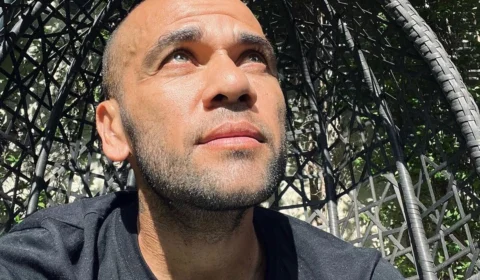 Daniel Alves é condenado a quatro anos de prisão na Espanha