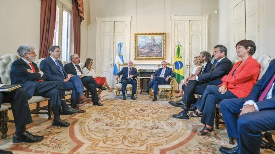 Brasil e Argentina assinam sete documentos para novas parcerias