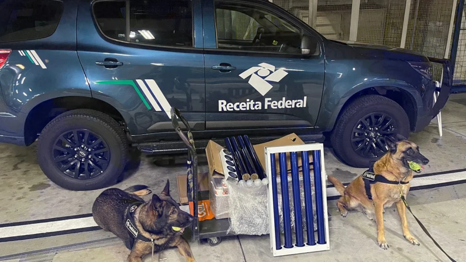 RF apreende 53 kg de maconha em canos de alumínio no aeroporto de Manaus