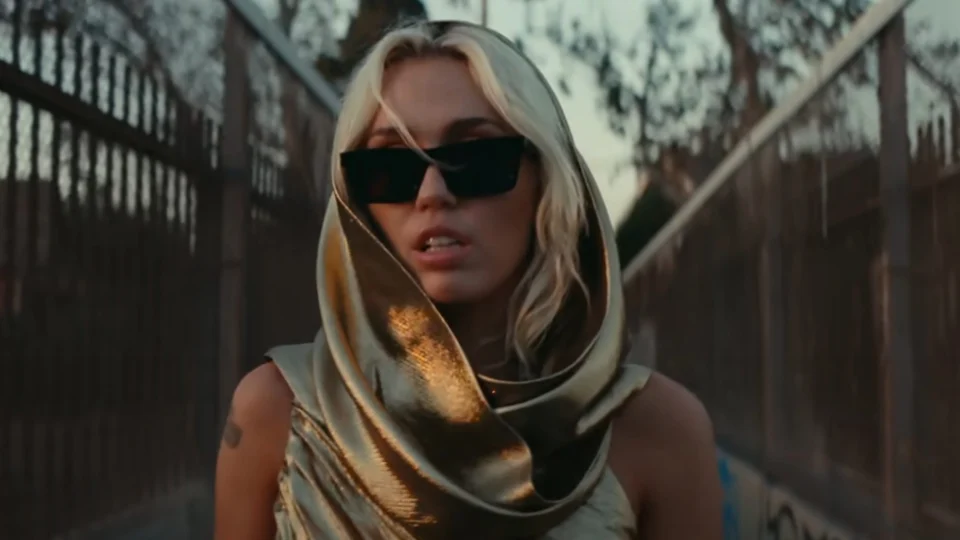 Billboard Hot 100: Miley Cyrus quebra novo recorde com ‘Flowers’