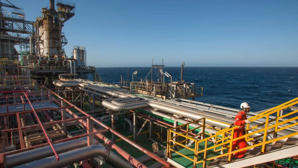 Barris de óleo e gás: Petrobras atinge meta de produção anual em 2022