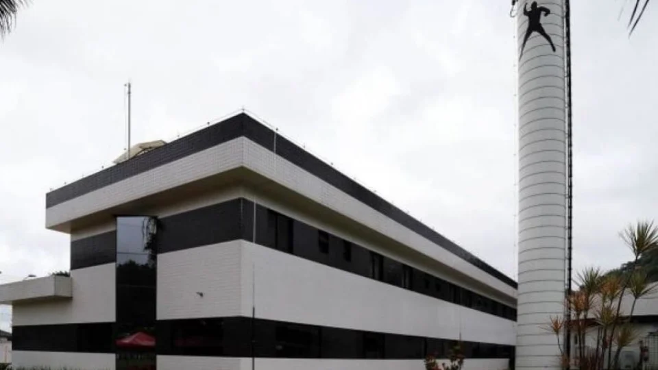 Santos corta alimentação de funcionários e gera crise interna na Vila Belmiro