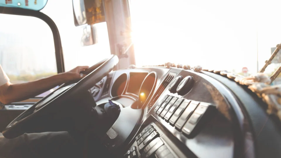 Grupo de RH oferta 300 vagas de motoristas para brasileiros em Portugal