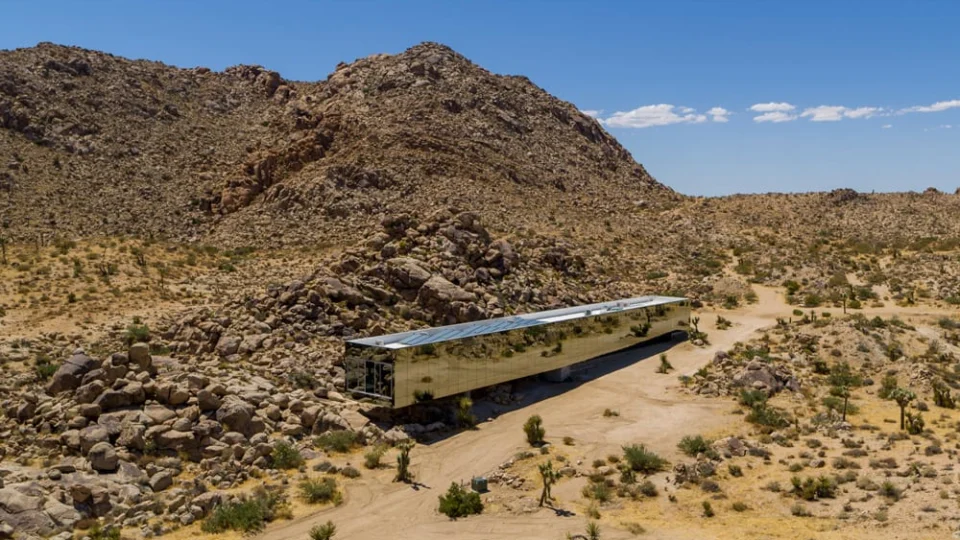 Casa Invisível: obra no deserto Joshua Tree está à venda por R$ 92 milhões