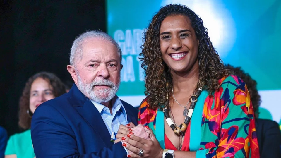 Lula pode decidir destino de Silvio Almeida após conversa com Anielle Franco