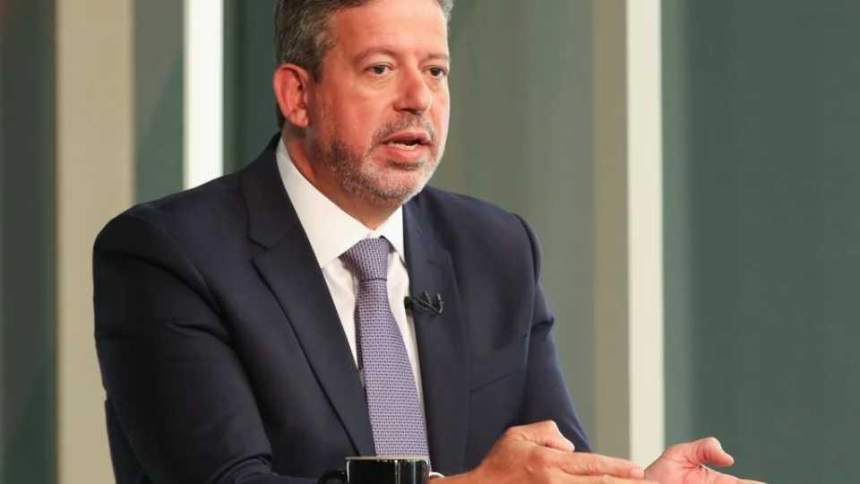 Anúncio de Lula para baratear carros populares incomoda Lira, diz colunista