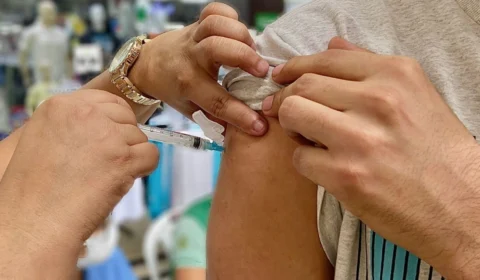 Covid-19: shopping oferta imunização contra a doença neste sábado em Manaus