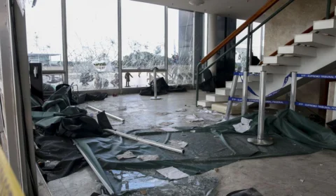 ‘Dia do Patriota’: feriado em Porto Alegre relembra atos antidemocráticos