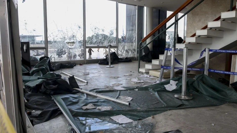 Número de presos no DF chega a 1.398 após atos criminosos na Praça dos Três Poderes