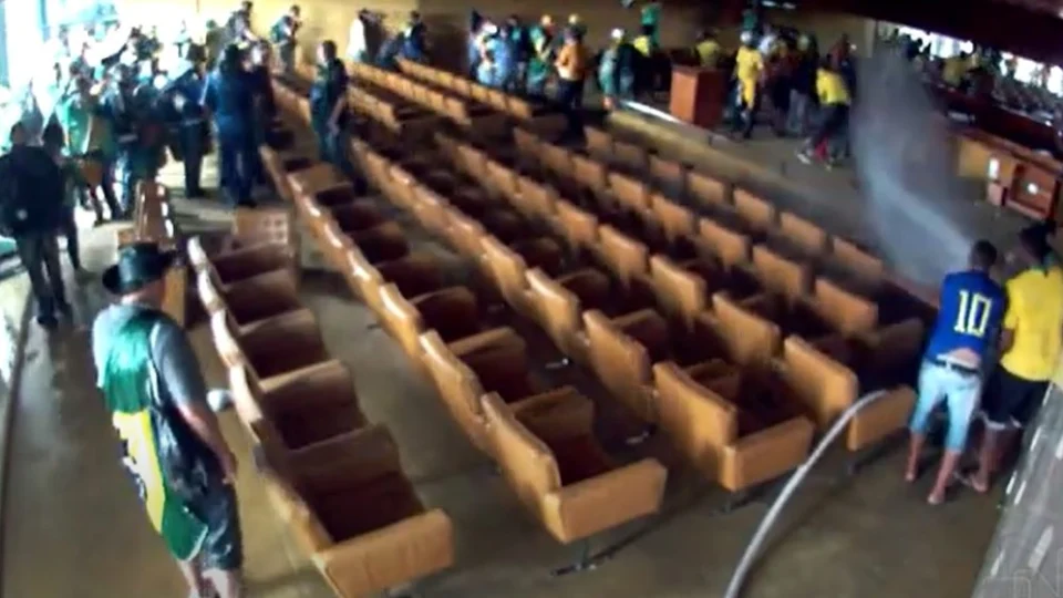 VÍDEO: STF divulga novas imagens de bolsonaristas destruindo prédio do Supremo, em Brasília