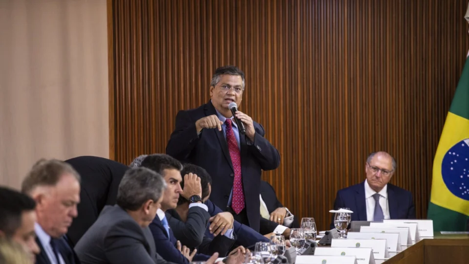 44h após atos antidemocráticos: pressão aumenta para Flávio Dino e Ricardo Cappelli