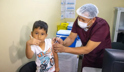 Covid-19: aplicação da dose de reforço para crianças começa em Manaus