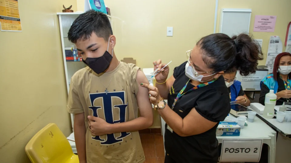 Covid-19: Semsa libera dose de reforço para crianças de 5 a 11 anos em Manaus