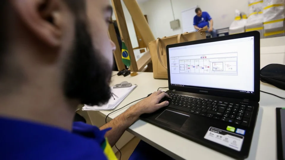 Educação corporativa auxilia na preparação de colaboradores, diz estudo