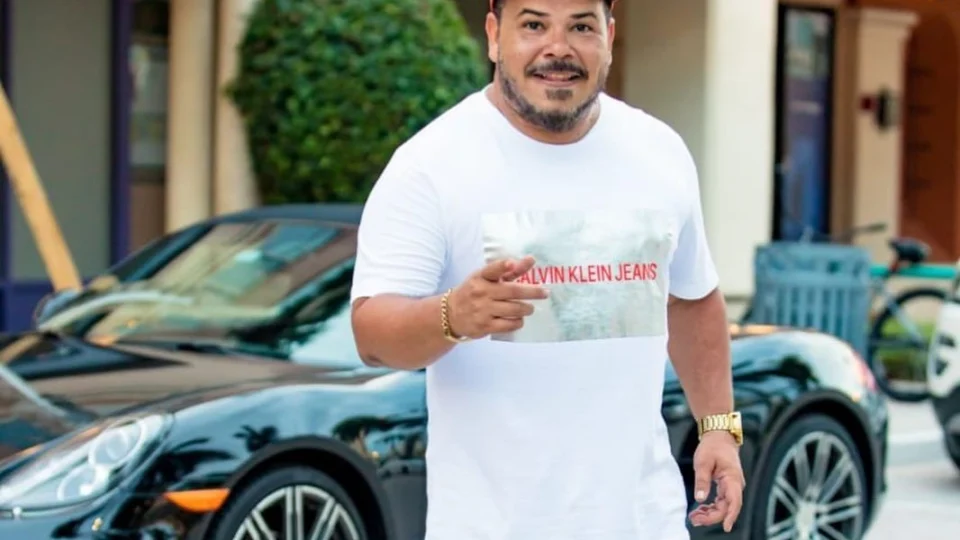 Após sofrer possível infarto, vocalista do Bokaloka é internado no RJ