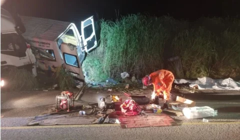 Acidente com van e caminhão deixa 12 mortos na rodovia 280, no Tocantins
