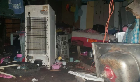 Casa desaba na Comunidade da Sharp, na Zona Leste de Manaus