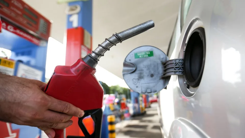 Petrobras reduz em R$ 0,18 o preço do diesel para distribuidoras