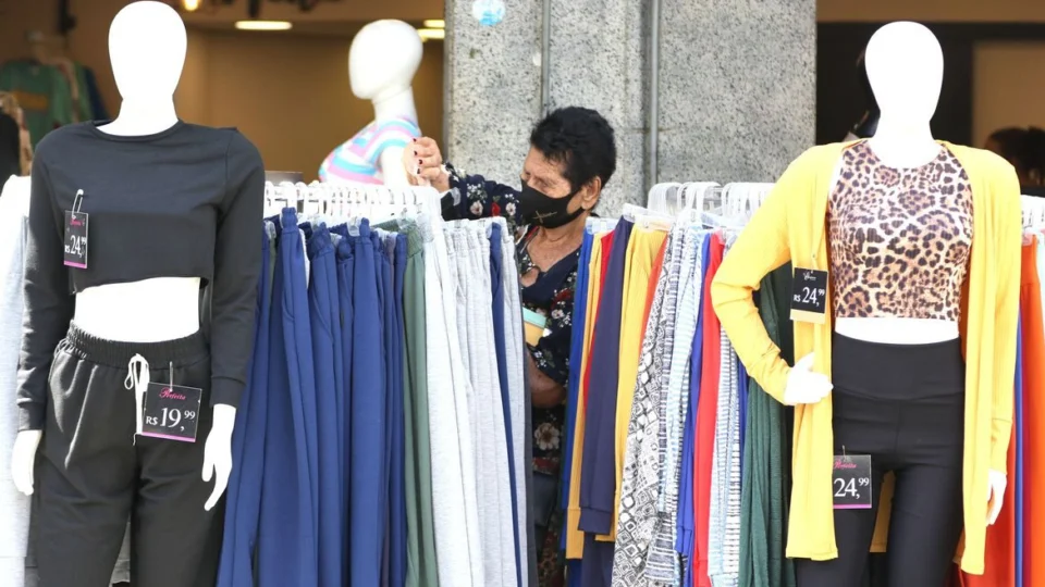 Confiança empresarial cai 0,8 ponto em dezembro ante novembro, diz FGV