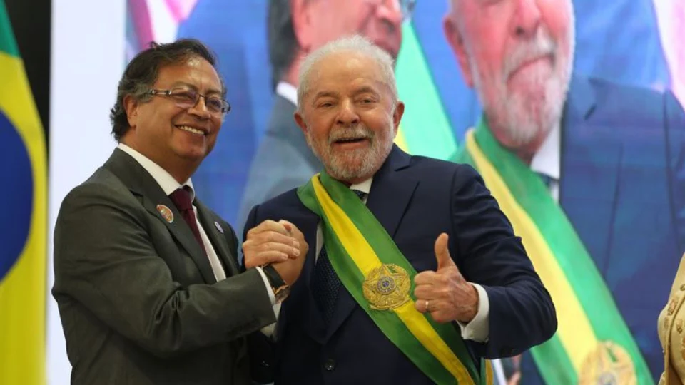 Após ataques de bolsonaristas, Presidente da Colômbia pede reunião da OEA