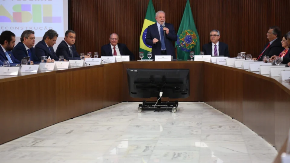 ‘Disseminação do ódio acabou’, diz Lula em reunião com governadores