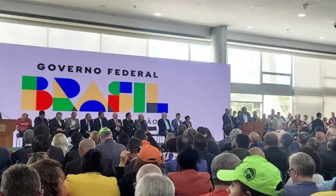 ‘Não queremos trabalhador eterno fazedor de bico’, diz Lula a sindicalistas