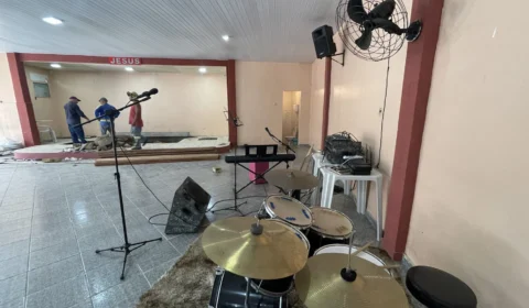 Rede de drenagem rompe e derruba altar de igreja na Zona Leste de Manaus