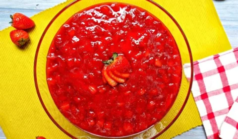 Receita Fácil – Pavê de morango: opção prática pronta em apenas 60 minutos