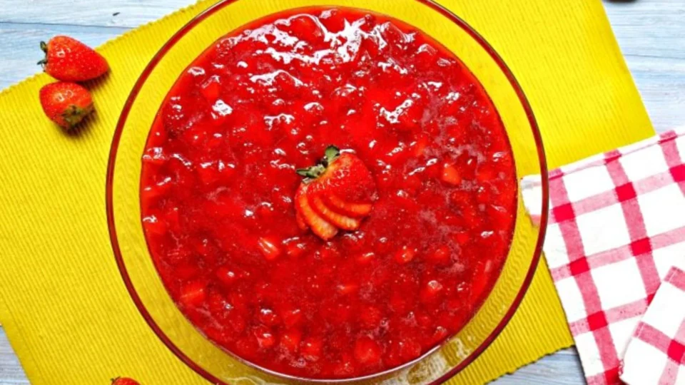 Receita Fácil – Pavê de morango: opção prática pronta em apenas 60 minutos