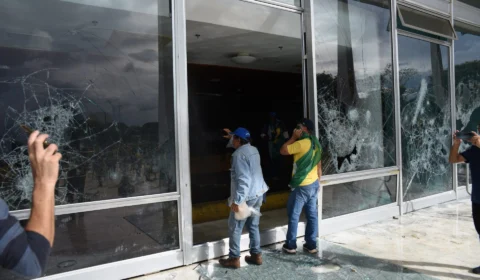 Justiça acata pedido da AGU e manda bloquear R$ 6,5 milhões de financiadores de atos em Brasília