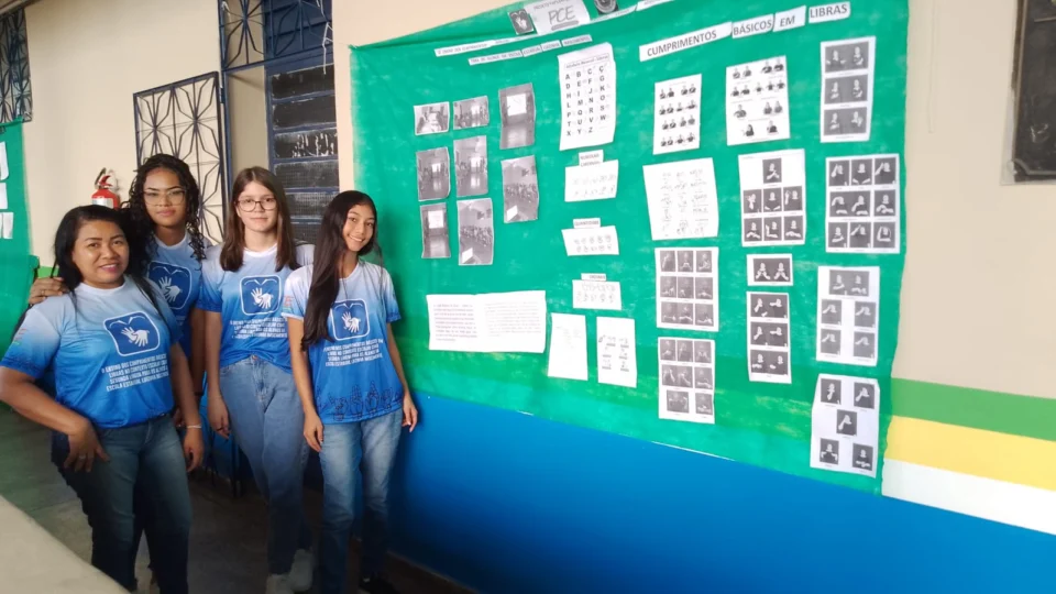 Projeto escolar estimula aprendizado da Língua Brasileira de Sinais