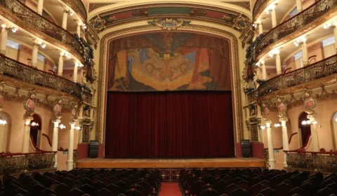 Teatro Amazonas divulga programação e busca novas plateias em Manaus