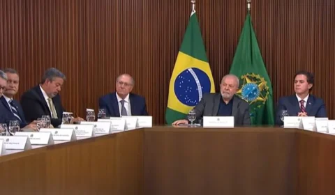 VÍDEO: Lula se reúne com governadores no Palácio do Planalto