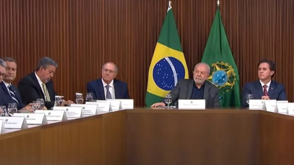 VÍDEO: Lula se reúne com governadores no Palácio do Planalto