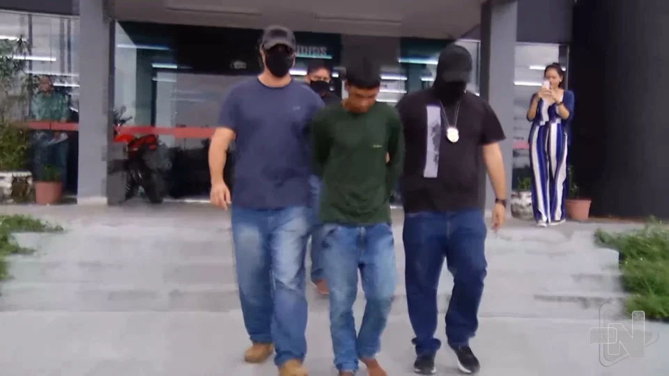 VÍDEO: suspeito é preso em porto de Manaus por assassinar ex-companheira