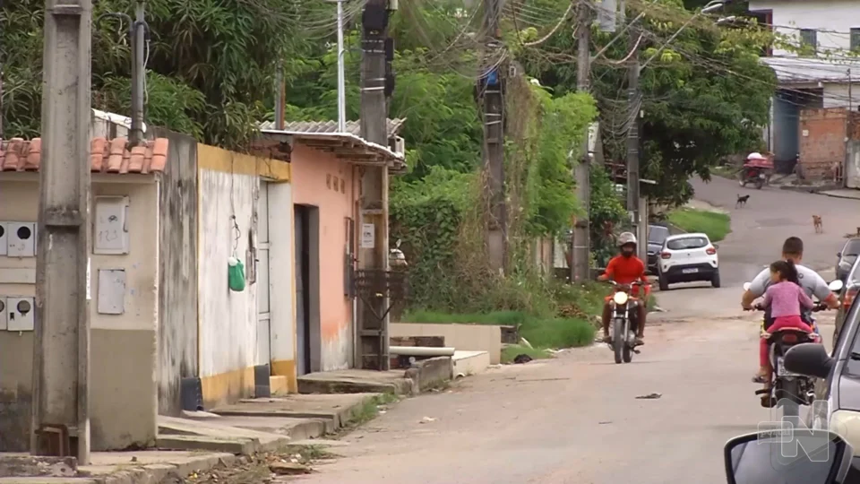 VÍDEO: suspeitos em motocicleta matam homem a tiros na Zona Leste de Manaus