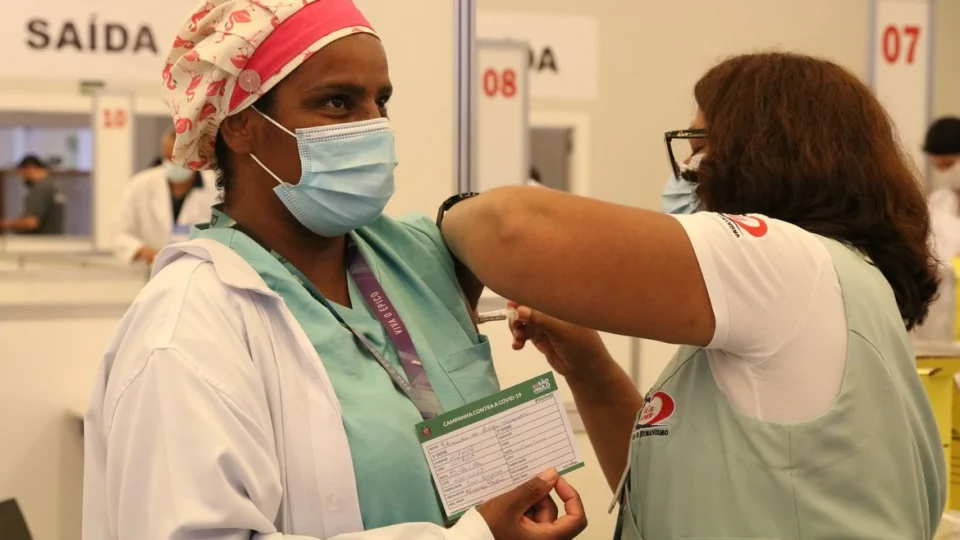 Covid-19: quase 69 milhões de brasileiros estão com dose de reforço atrasada