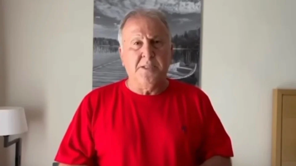 Zico desaprova canto da torcida do Flamengo na estreia do Cariocão