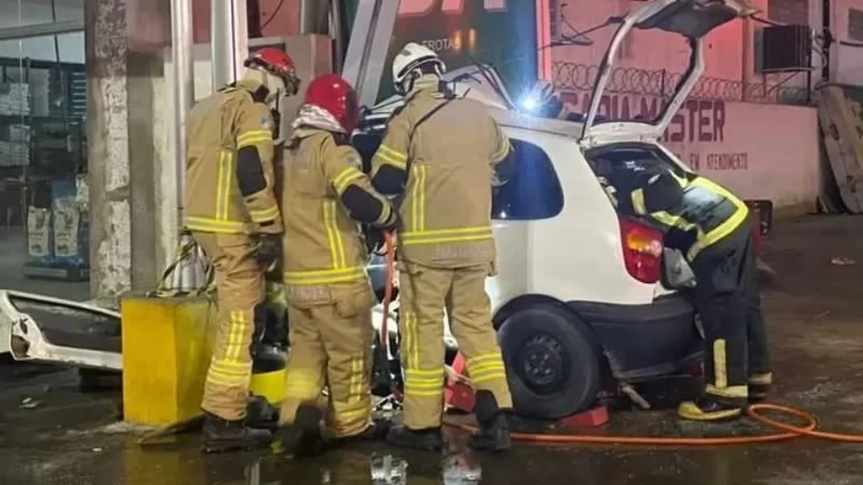 Motorista morre após colidir em bomba do posto de gasolina em Boa Vista-RR