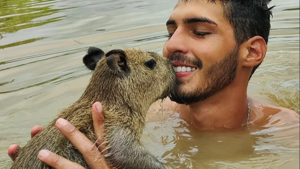 Capivara filó volta para ‘os braços’ de Agenor após decisão da Justiça no AM