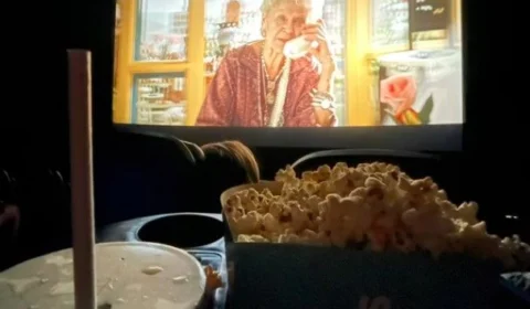 Cinema alaga durante exibição do filme Titanic no Rio de Janeiro; veja vídeo