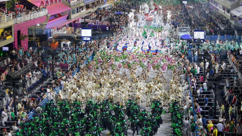 Carnaval 2023: Sapucaí tem homenagem a sambistas neste domingo (19) no RJ