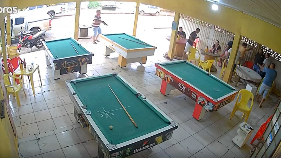 Chacina em bar: dupla mata 7 pessoas durante jogo de sinuca no MT; veja vídeo