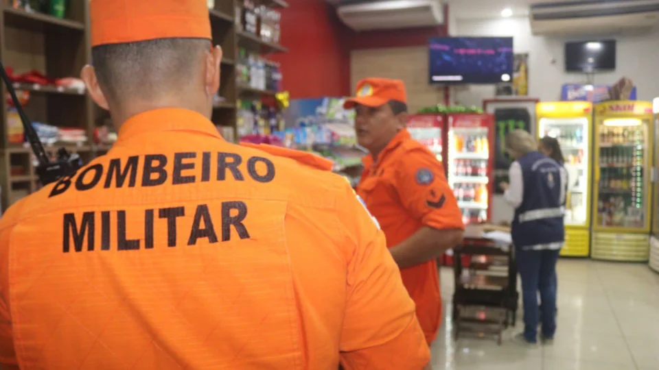 Carnaval: CIF autua estabelecimento por não ter vistoria do CBMAM em Manaus